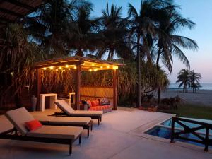 Oceanfront Casa Rhino