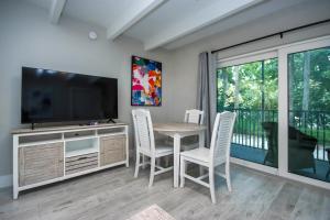 Sunny 1BR Sanibel Island Escape Colony Inn 06