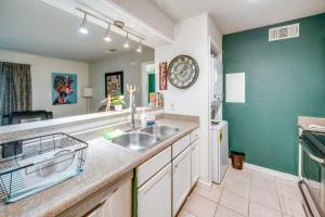 1 Bedroom apt w Swimming Pool Wifi Parking In Dallas TX