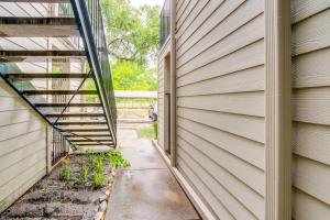 1 Bedroom apt w Swimming Pool Wifi Parking In Dallas TX