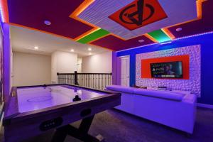 Close to Disney! Pool, Spa, Game, & Movie Room!