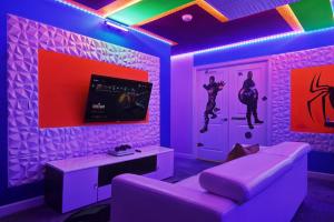 Close to Disney! Pool, Spa, Game, & Movie Room!