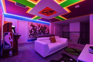 Close to Disney! Pool, Spa, Game, & Movie Room!