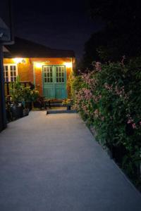 Earth House HomeStay Bangjo