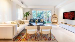 VACATION MARBELLA l Golden Mile Oasis l Family friendly l Next to the beach and Puente Romano l 24-7 Security