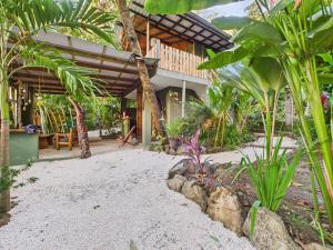 Pachamama Bungalows and Surfcamp - Santa Teresa