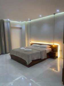 Modern Room in Hay 9