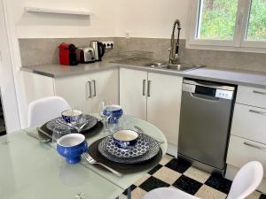 Chalet with a view of Pic Saint Loup, large garden