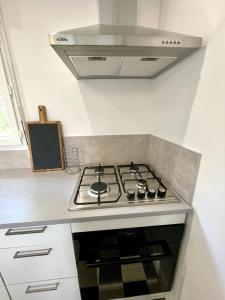 Chalet with a view of Pic Saint Loup, large garden