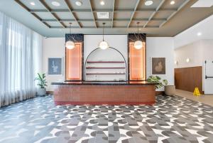 Chic Downtown Miami 2BR City Views Rooftop Pool