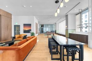 Chic Downtown Miami 2BR City Views Rooftop Pool