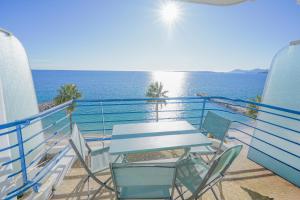 Bord de mer- Plage -Antibes Juan