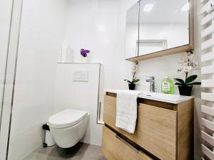 Bright 2 bedroom apartment in prime location