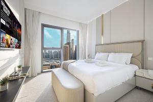 Modern 2BR, Burj & Fountains View, Dubai Mall 2 Minutes Walk