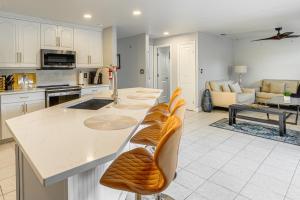 5 Mi to Downtown St Pete Private Oasis with Yard