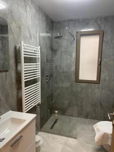 Central ART Deluxe Apartment 2 - Private Parking