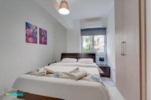 Parrots Paradise 100m from Finikoudes beachfront