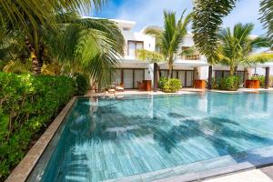 Luxury Villa with Direct Pool Entry