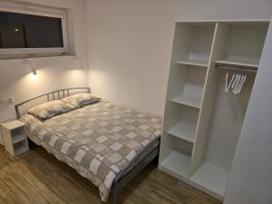 Rent0nline Brwinow Rooms