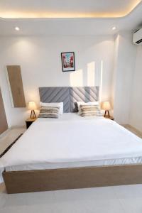 Auric Abode - luxe Studio Near CyberHub Prime Golf Course Road Stay