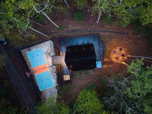 A-Frame with Fire Pit, Hot Tub, Sauna, Sports Court