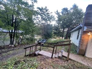 Cheerful two bedroom bungalow near Mountain Creek