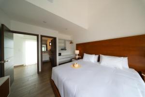 Designer Villa with Direct Pool Access