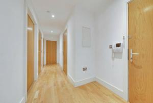 Greenwich Luxe 2-Bed Apartment - Fast Links to Canary Wharf & O2