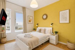 Old Street - Stylish Modern 1-Bed with Rooftop & City Views