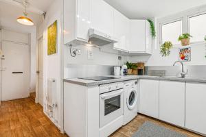 Old Street - Stylish Modern 1-Bed with Rooftop & City Views