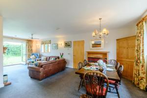4 Bed in Bramfield oc-sfbri