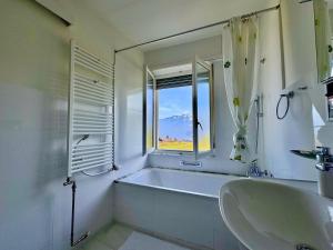 Vintage Lake View Villa with Outdoor Pool