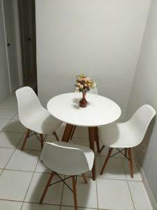 APARTAMENTO COM AR NA SALA e QUARTOS