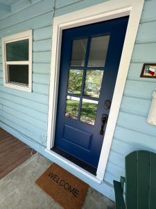 The Blue House- Backyard, grill, pets welcome