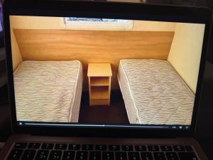 Space for 8, pet friendly with pool and 3 mins to the beach! Leysdown On Sea, Kent