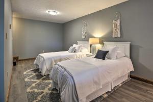 Blue Moon Cottage w Pergola and Scenic Views