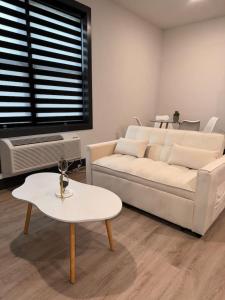 Big 1 bedroom apt 15 mins to NYC with Free Parking