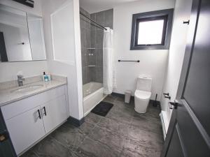 Big 1 bedroom apt 15 mins to NYC with Free Parking