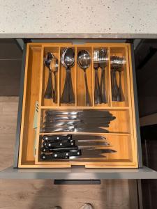 Big 1 bedroom apt 15 mins to NYC with Free Parking