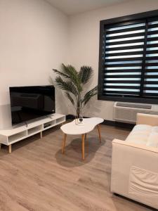 Big 1 bedroom apt 15 mins to NYC with Free Parking