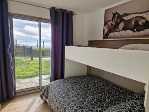 Duplex calme, vue chevaux et montagnes