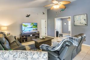 Lanai, Pool and Hot Tub! Fort Myers Coastal Retreat