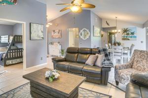 Lanai, Pool and Hot Tub! Fort Myers Coastal Retreat