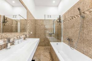 Neu! Einzigartige Stadtvilla, super Lage, Parkplatz