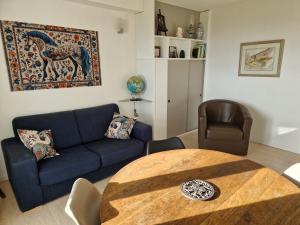 Duplex calme, vue chevaux et montagnes