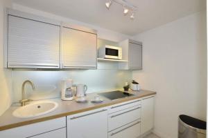 Birgit, App 14 "Beachside"