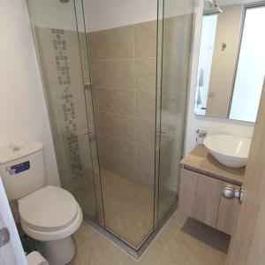 Cómodo apartaestudio con piscina y cerca a la playa!