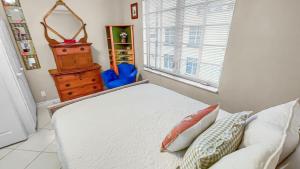 Ocean Front Studio - Miami Beach