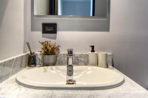 Country Club 1BR KingSize Bed with Air Conditioner & Amazing Views