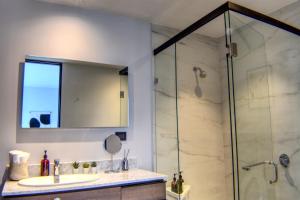 Country Club 1BR KingSize Bed with Air Conditioner & Amazing Views